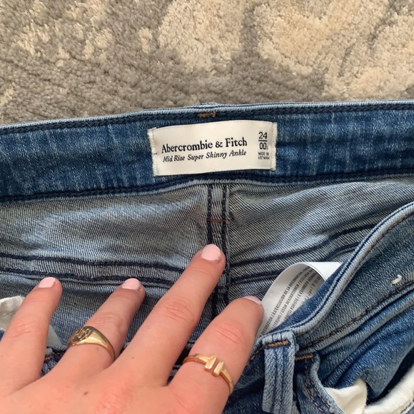 Ripped jeans - Picture 2 of 3